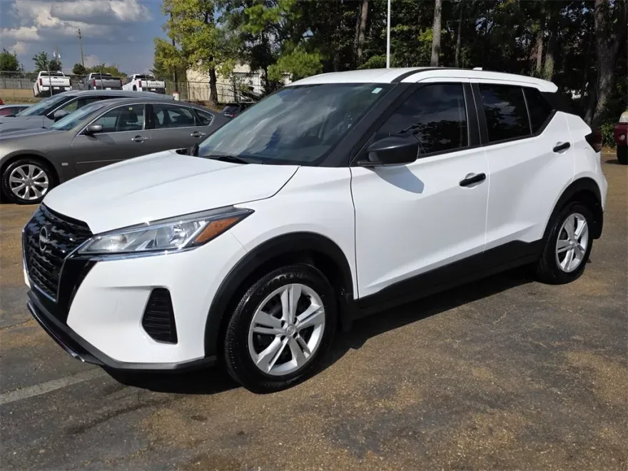 2024 Nissan Kicks S photo 1