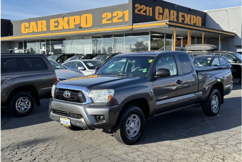 2014 Toyota Tacoma Access Cab SR5 photo 1