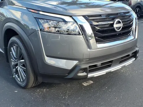 2025 Nissan Pathfinder SL photo 4