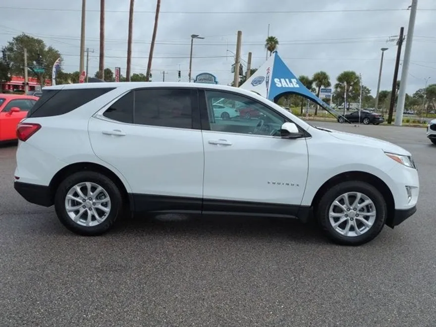 2020 Chevrolet Equinox LT photo 1