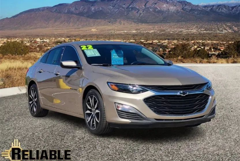 2022 Chevrolet Malibu RS photo 1