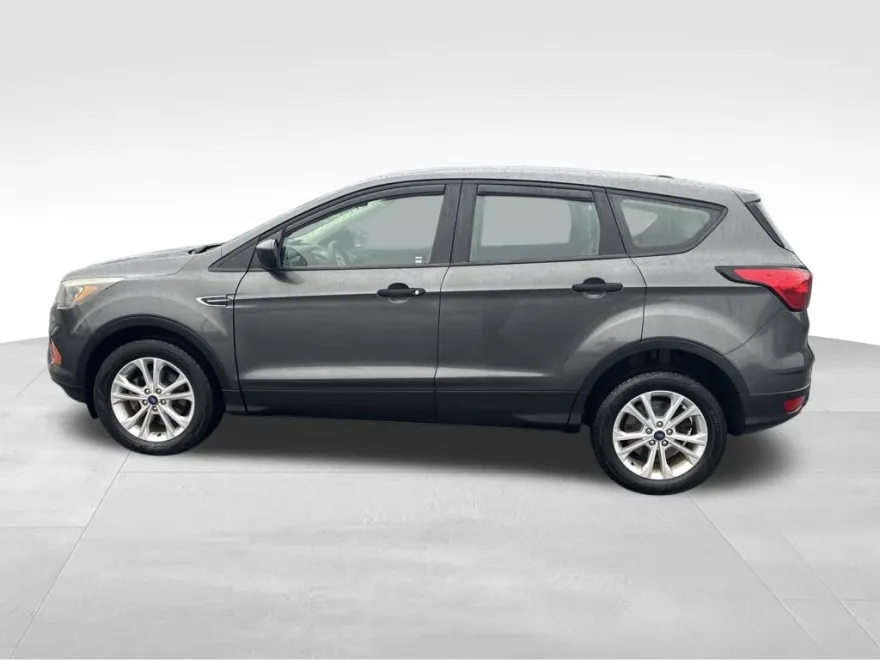 2019 Ford Escape S photo 1