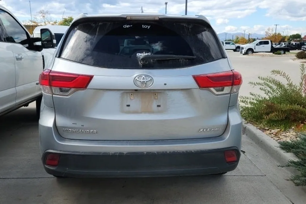 2019 Toyota Highlander XLE photo 1