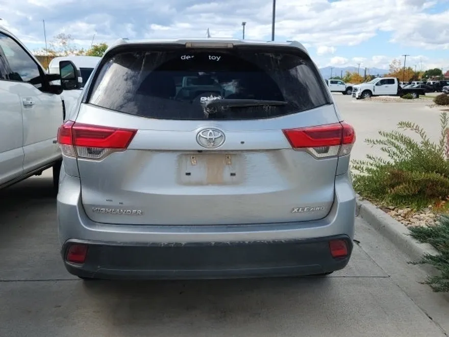 2019 Toyota Highlander XLE photo 1