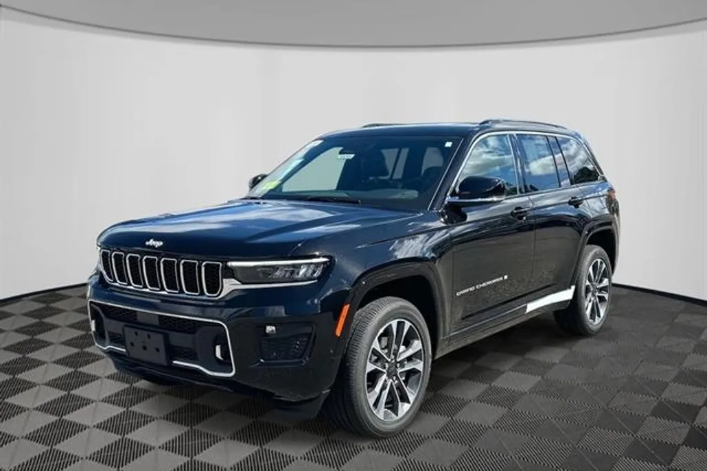2025 Jeep Grand Cherokee Overland photo 1
