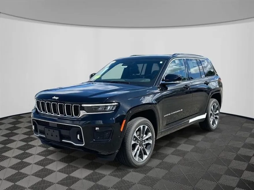 2025 Jeep Grand Cherokee Overland photo 1