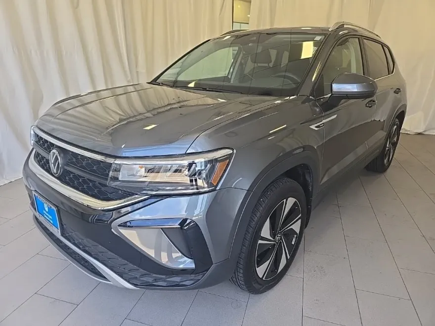 2024 Volkswagen Taos SE photo 1