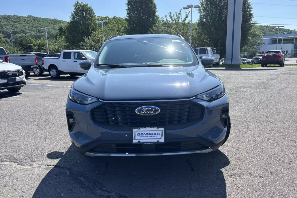 2025 Ford Escape photo 1