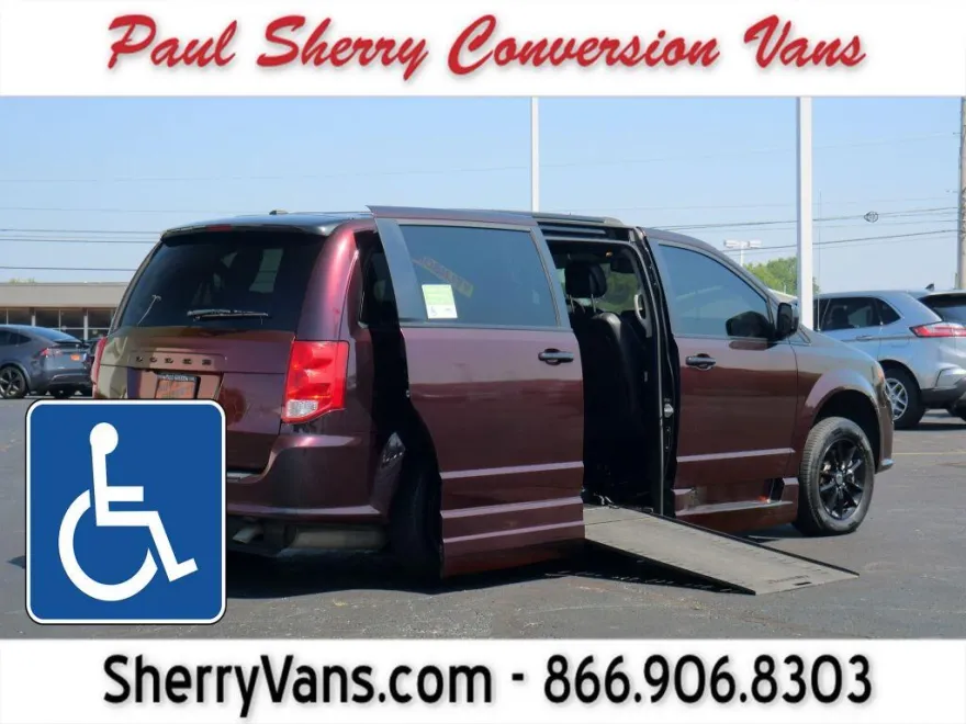 2019 Dodge Grand Caravan SXT photo 1