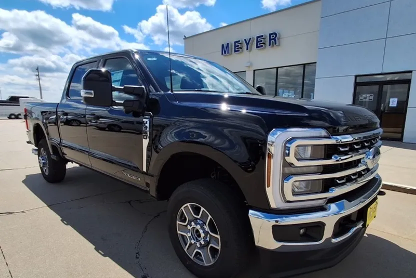2026 Ford F-350 Lariat photo 1