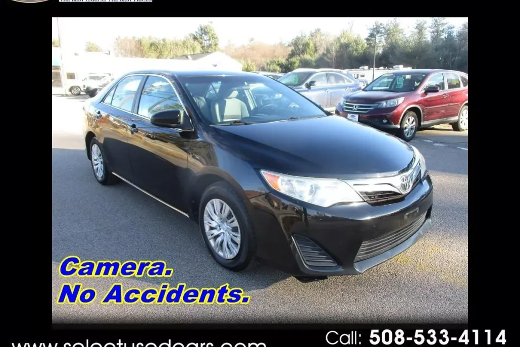2014 Toyota Camry LE photo 1