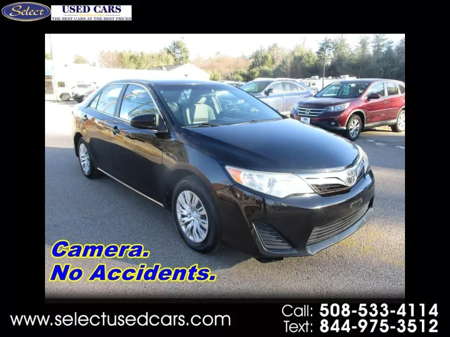 2014 Toyota Camry LE photo 1