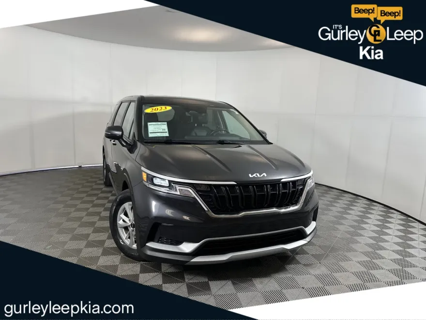 2023 Kia Carnival LX photo 1