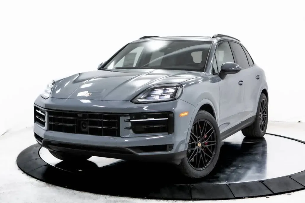 2025 Porsche Cayenne S photo 1