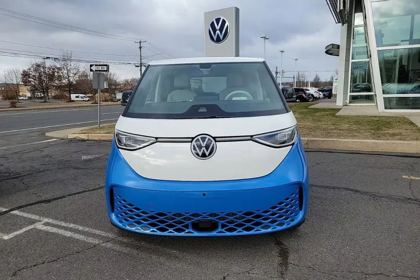 2025 Volkswagen ID. Buzz photo 1