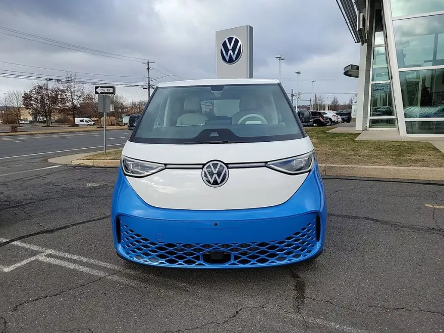 2025 Volkswagen ID. Buzz photo 1