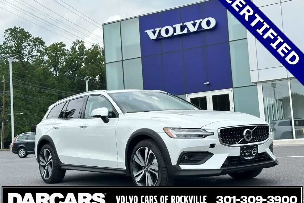 2024 Volvo V60 Cross Country B5 Plus AWD photo 1