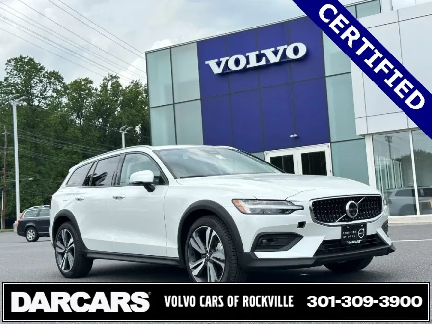 2024 Volvo V60 Cross Country B5 Plus AWD photo 1