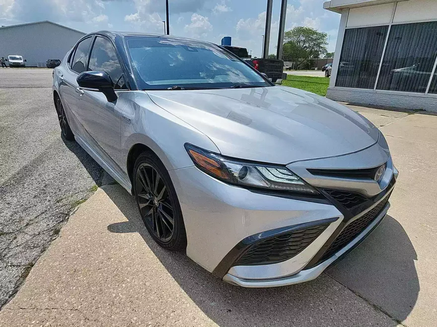 2021 Toyota Camry Hybrid XSE photo 1