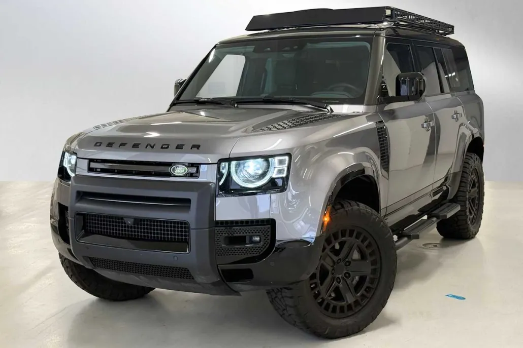 2024 Land Rover Defender X-Dynamic SE photo 1