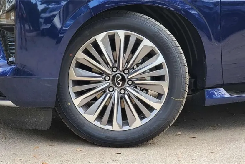 2025 Infiniti QX80 Luxe photo 1