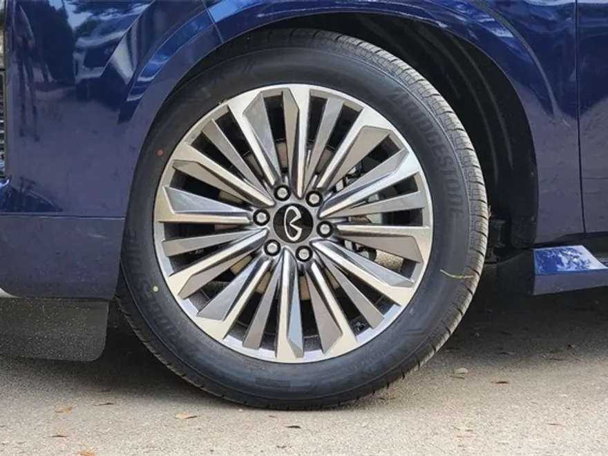 2025 Infiniti QX80 Luxe photo 1