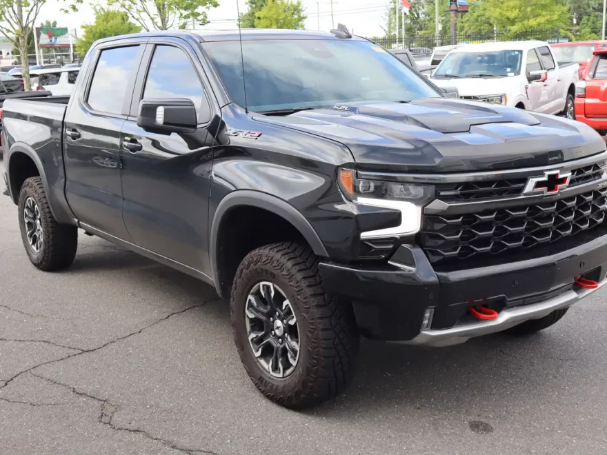 2025 Chevrolet Silverado 1500 ZR2 photo 1