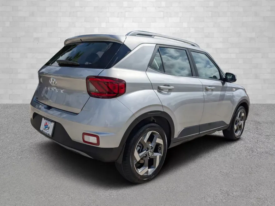 2025 Hyundai Venue SEL photo 1