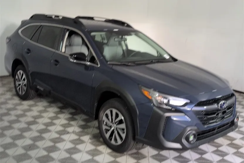 2025 Subaru Outback Premium photo 1