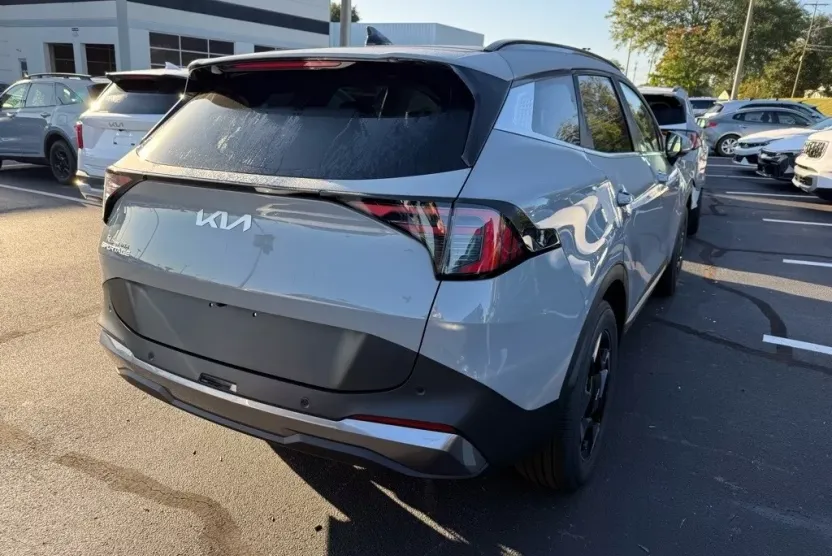 2026 Kia Sportage EX photo 1