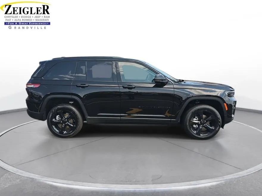 2025 Jeep Grand Cherokee Limited photo 1