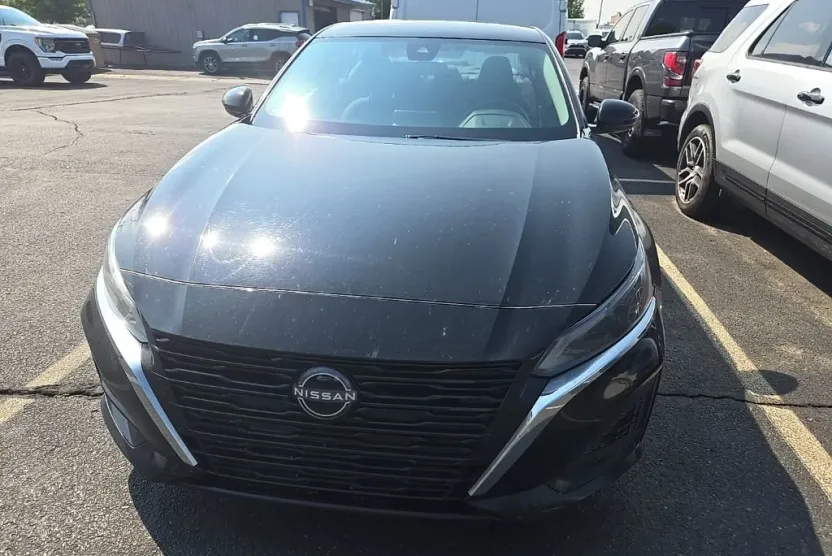 2023 Nissan Altima 2.5 SV photo 1