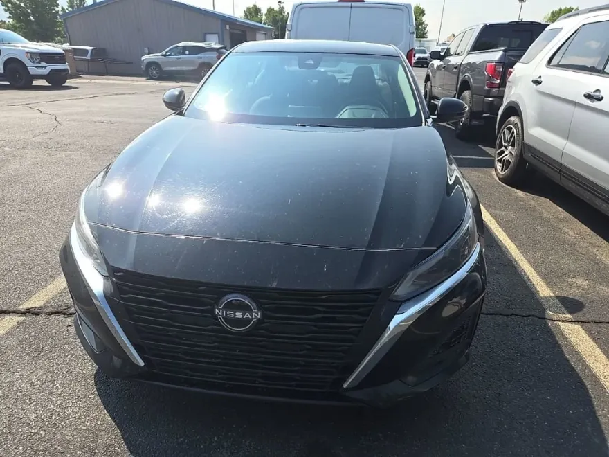 2023 Nissan Altima 2.5 SV photo 1
