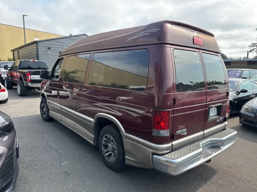 2011 Ford E-150 photo 1