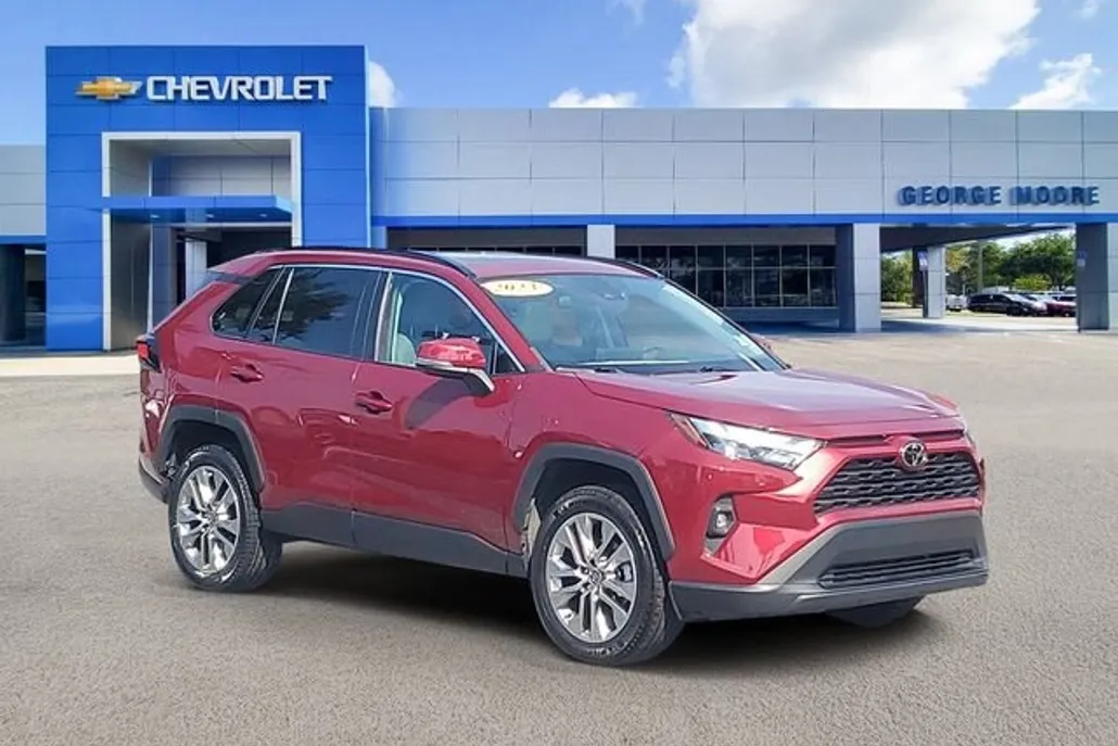 2023 Toyota RAV4 XLE Premium photo 1