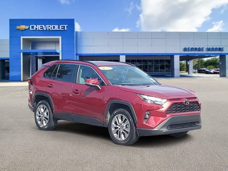 2023 Toyota RAV4 XLE Premium photo 1