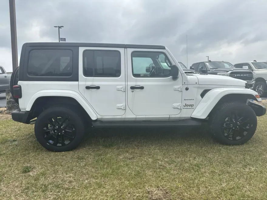 2023 Jeep Wrangler 4xe Sahara photo 1