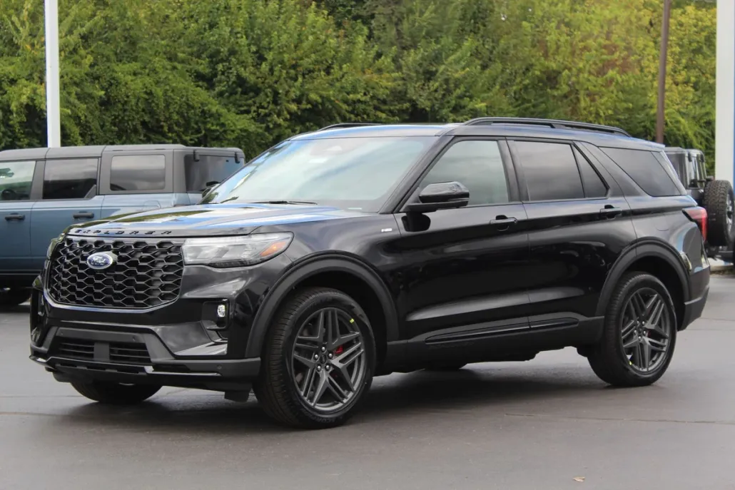 2025 Ford Explorer ST-Line photo 1