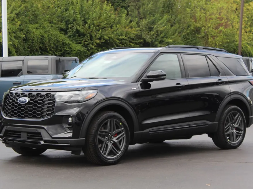 2025 Ford Explorer ST-Line photo 1