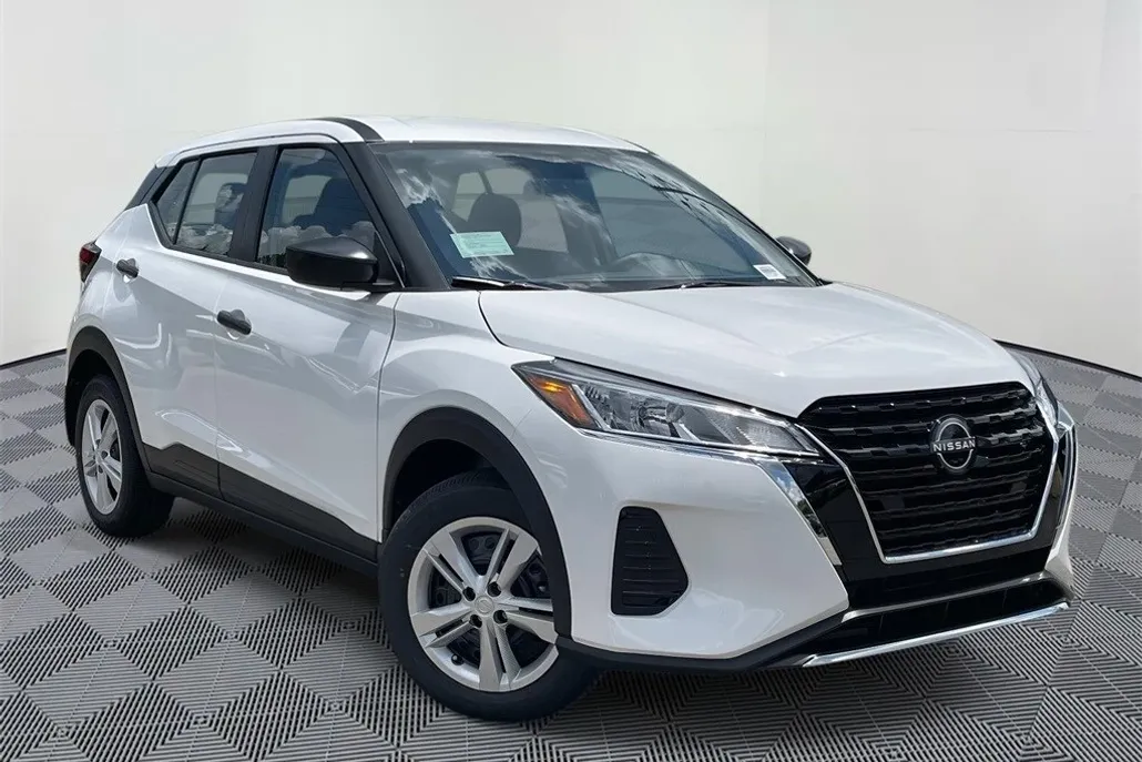 2025 Nissan Kicks Play S photo 1