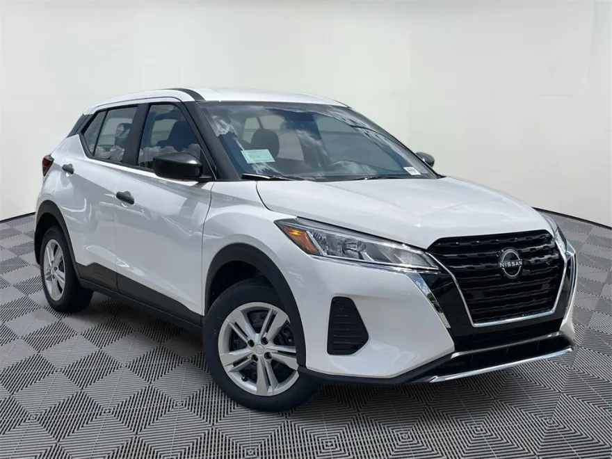 2025 Nissan Kicks Play S photo 1