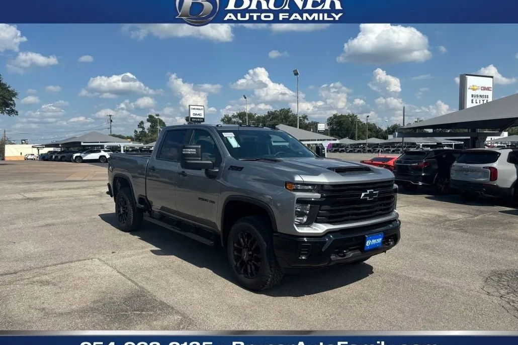 2025 Chevrolet Silverado 2500HD Custom photo 1