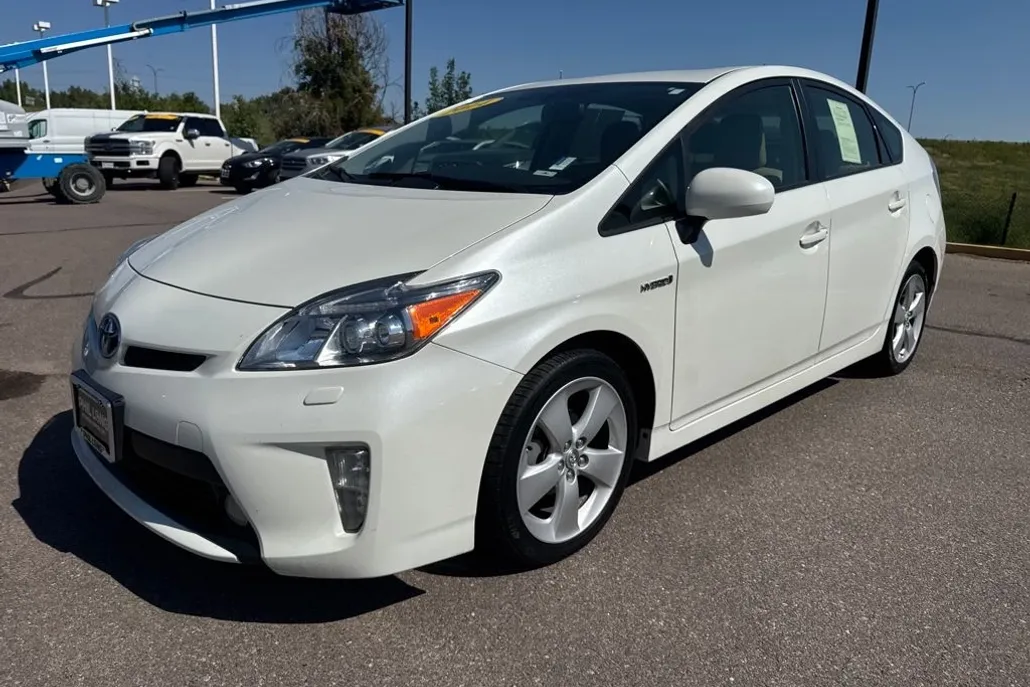 2014 Toyota Prius Four photo 1