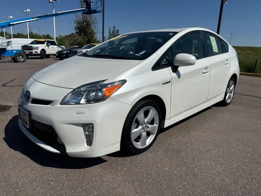 2014 Toyota Prius Four photo 1
