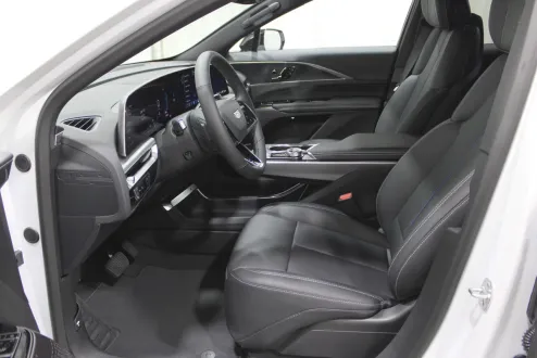2025 Cadillac Lyriq Sport photo 3