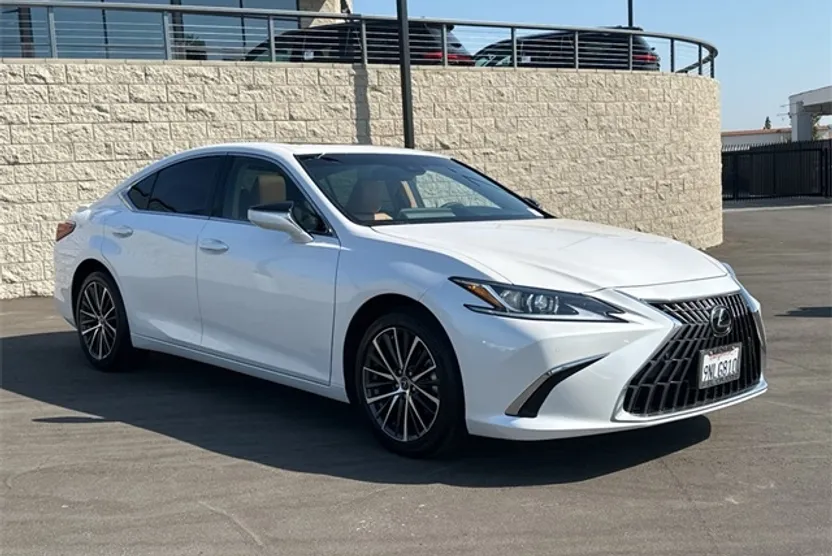 2024 Lexus ES 300h Premium photo 1