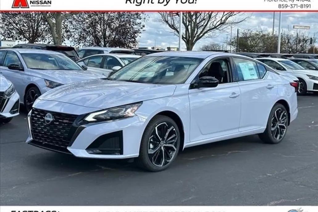 2025 Nissan Altima SR photo 1