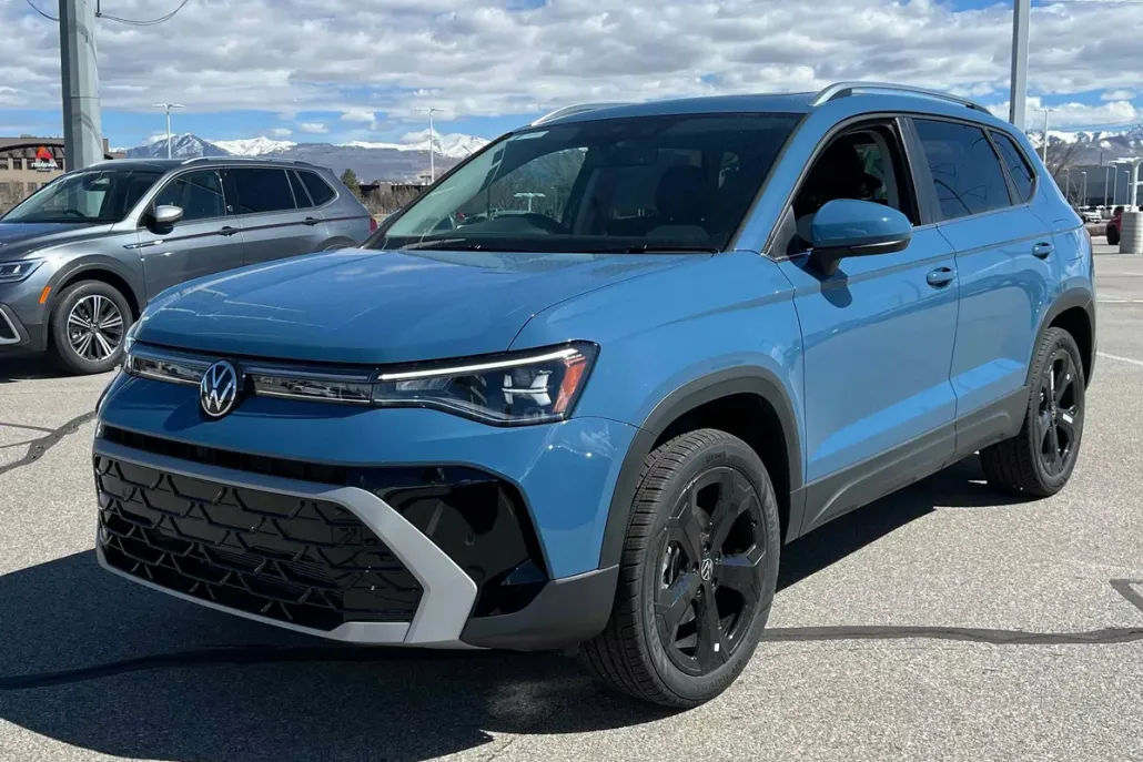 2025 Volkswagen Taos SEL photo 1