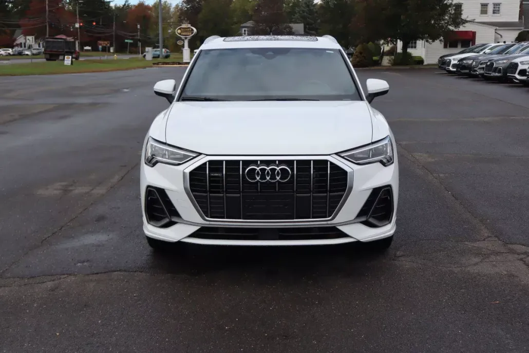 2024 Audi Q3 S line Premium Plus 45 TFSI photo 1