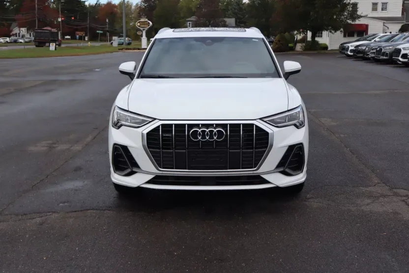 2024 Audi Q3 S line Premium Plus 45 TFSI photo 1